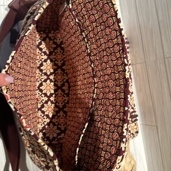 Vera Bradley never used messenger bag - Picture 3 of 4